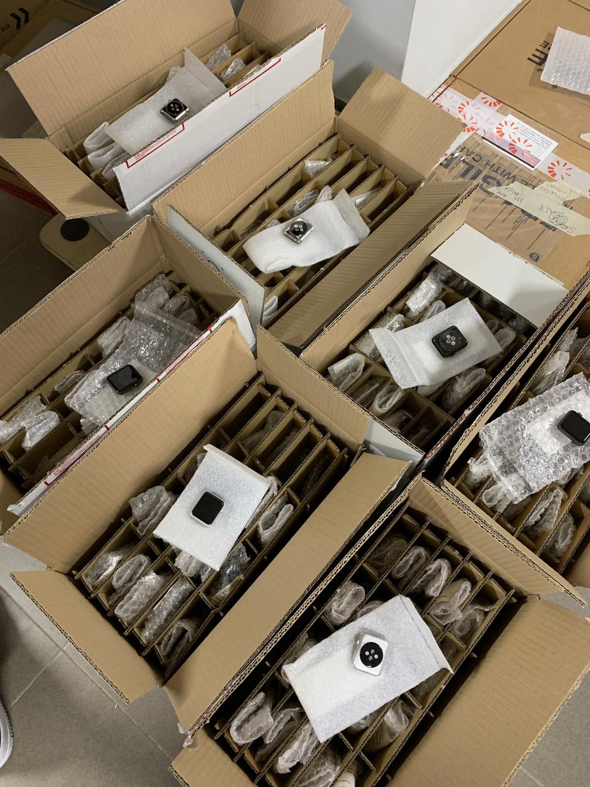 Wholesale Apple Watch liquidation pallet – 30 mixed units including Series 6, 7, 8 & SE